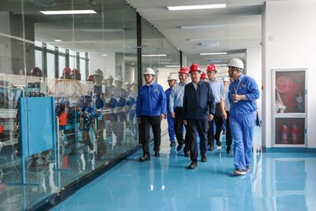 打造向上向前第一象限生力軍 錘煉甘于做人做事作難、受苦受累受屈的企業(yè)家隊(duì)伍——河南投資集團(tuán)黨委書記、董事長劉新勇蒞臨安彩高科開展主題教育調(diào)研