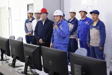 打造向上向前第一象限生力軍 錘煉甘于做人做事作難、受苦受累受屈的企業(yè)家隊(duì)伍——河南投資集團(tuán)黨委書記、董事長劉新勇蒞臨安彩高科開展主題教育調(diào)研